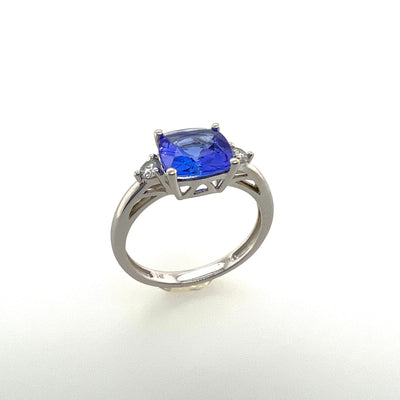 Tanzanite and Diamonds Ring