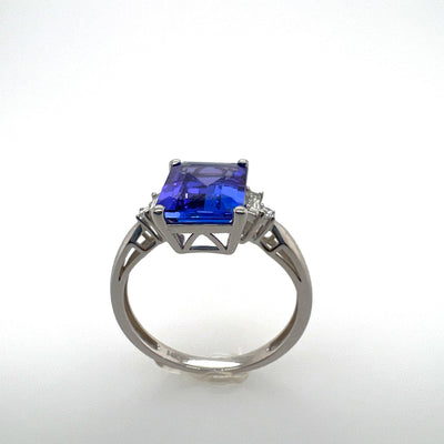 Tanzanite and Diamonds Ring